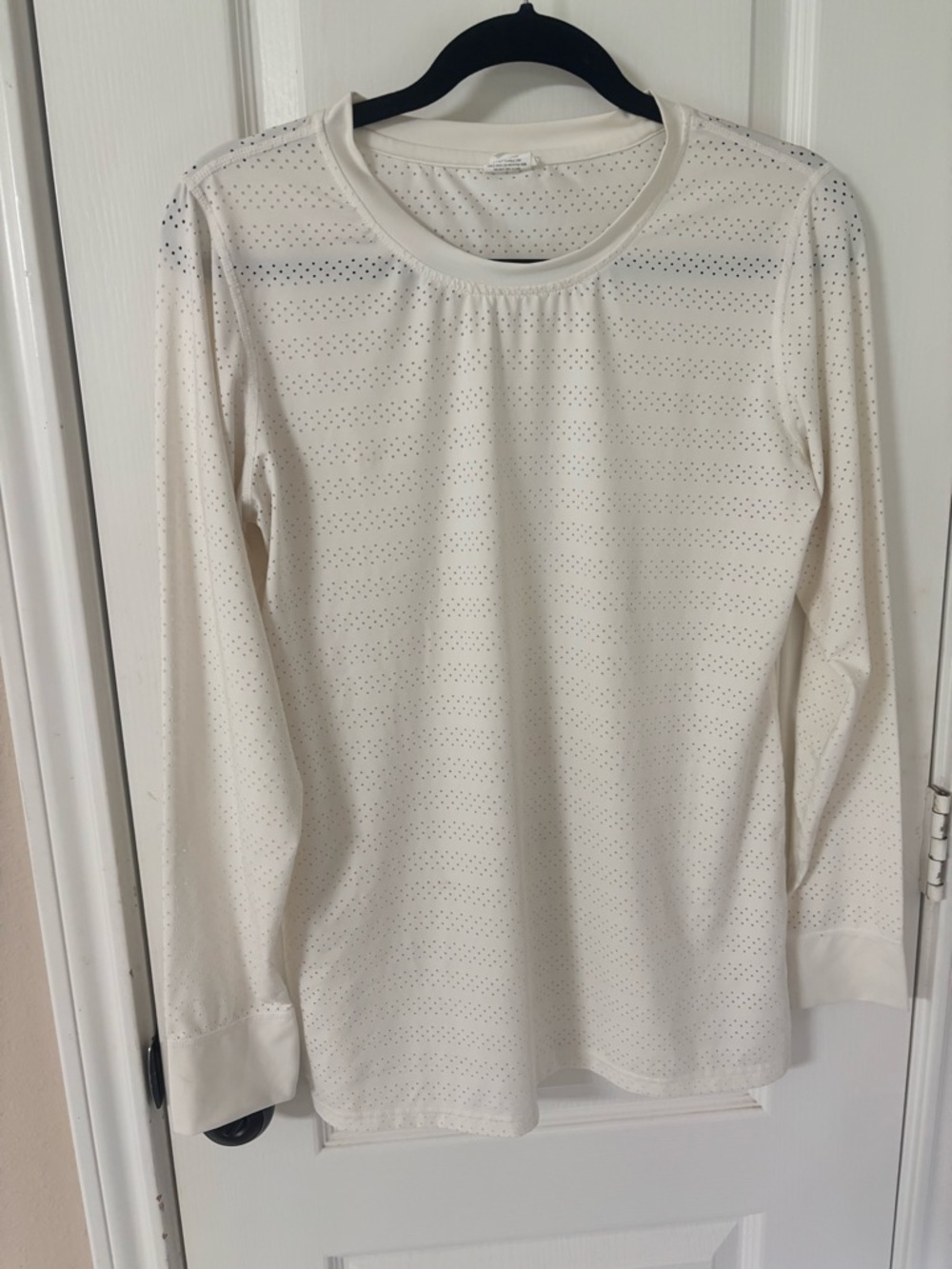 Zyia Active size Large Classic Cream Long-Sleeve Athleisure Perforated Top